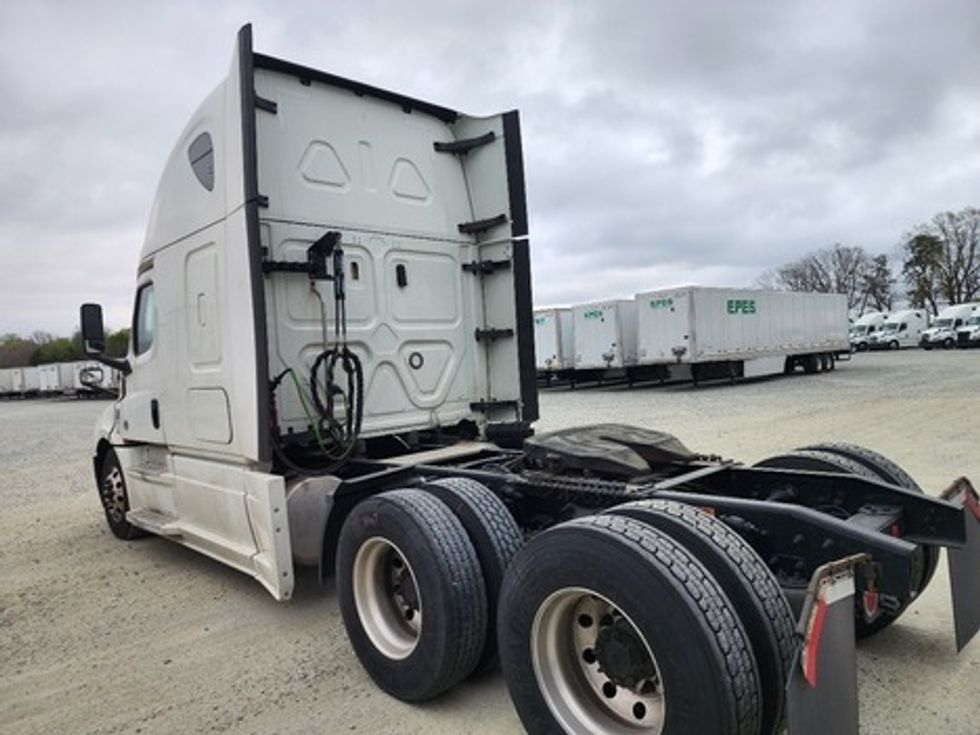 Sleeper Tractor-Heavy Duty Tractors-Freightliner-2020-T12664ST-Greensboro-NC-510,990\n\t\tmiles-$ 56,000 - Image 4