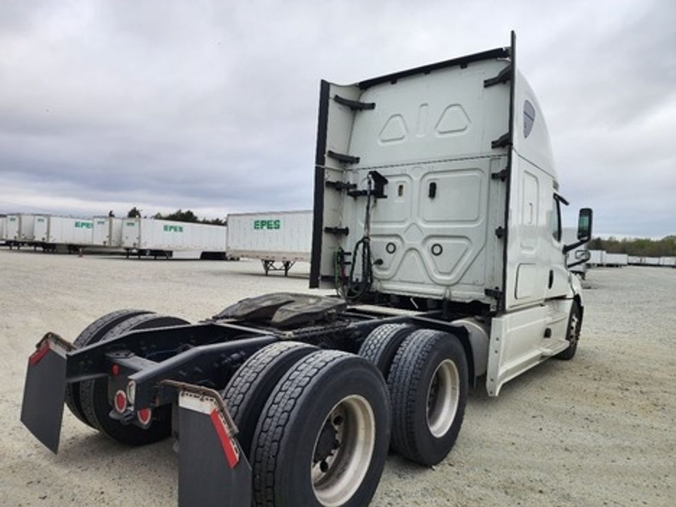 Sleeper Tractor-Heavy Duty Tractors-Freightliner-2020-T12664ST-Greensboro-NC-510,990\n\t\tmiles-$ 56,000 - Image 6