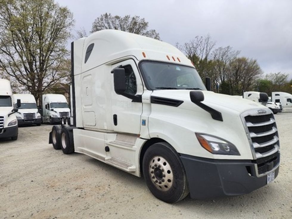 Sleeper Tractor-Heavy Duty Tractors-Freightliner-2020-T12664ST-Greensboro-NC-510,990\n\t\tmiles-$ 56,000 - Image 8