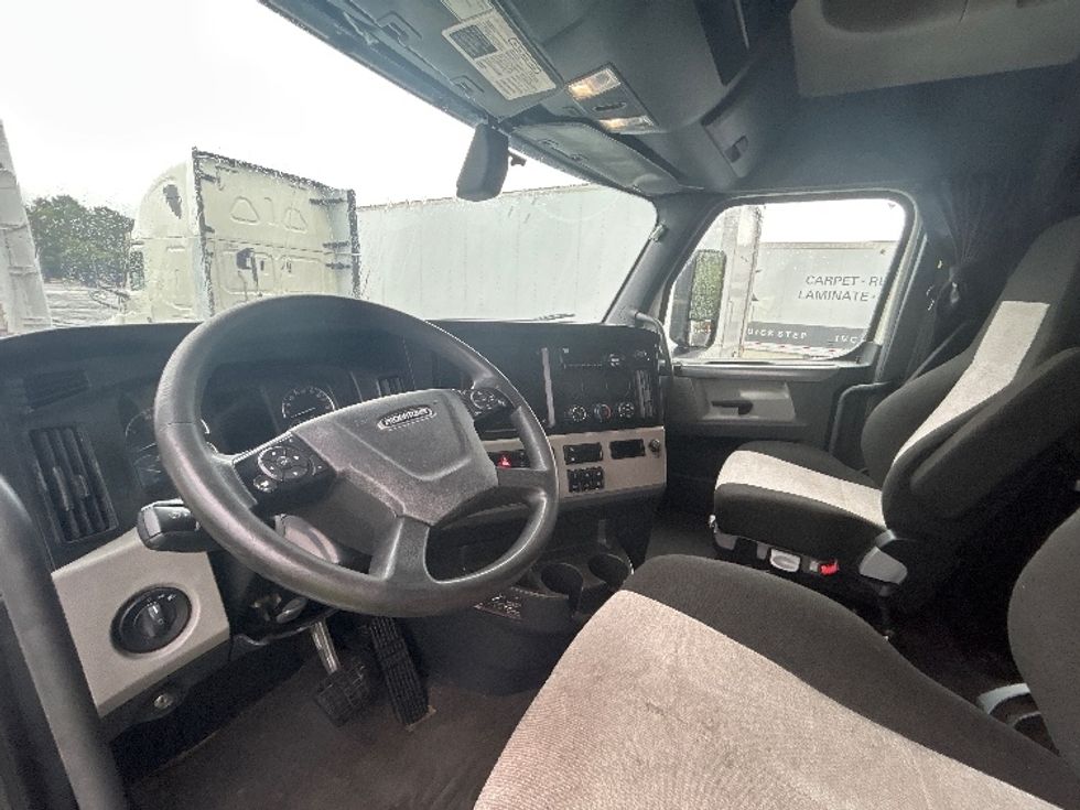 Sleeper Tractor-Heavy Duty Tractors-Freightliner-2020-T12664ST-Greensboro-NC-524,426\n\t\tmiles-$ 60,750 - Image 10