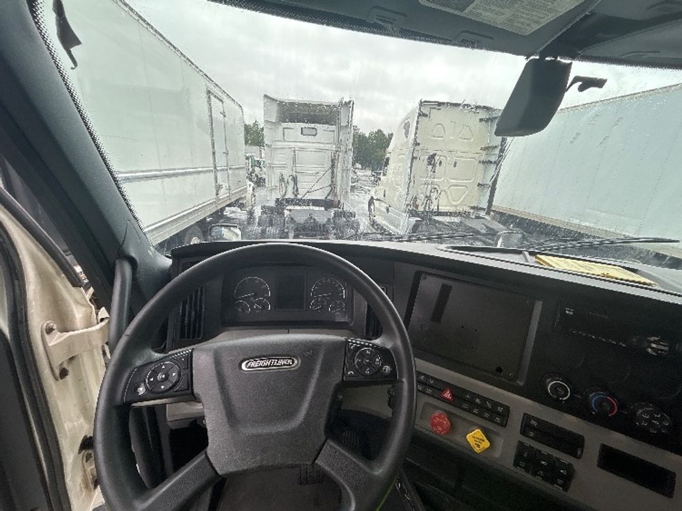 Sleeper Tractor-Heavy Duty Tractors-Freightliner-2020-T12664ST-Greensboro-NC-524,426\n\t\tmiles-$ 60,750 - Image 11