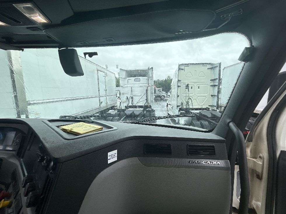 Sleeper Tractor-Heavy Duty Tractors-Freightliner-2020-T12664ST-Greensboro-NC-524,426\n\t\tmiles-$ 60,750 - Image 14