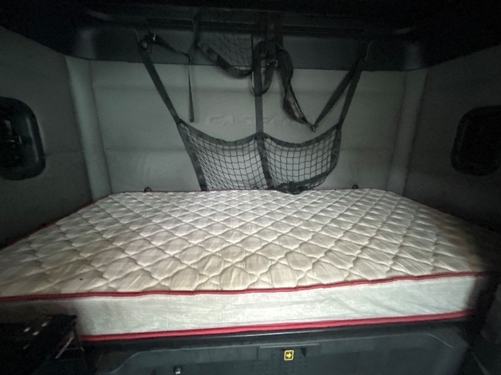 Sleeper Tractor-Heavy Duty Tractors-Freightliner-2020-T12664ST-Greensboro-NC-524,426\n\t\tmiles-$ 60,750 - Image 17