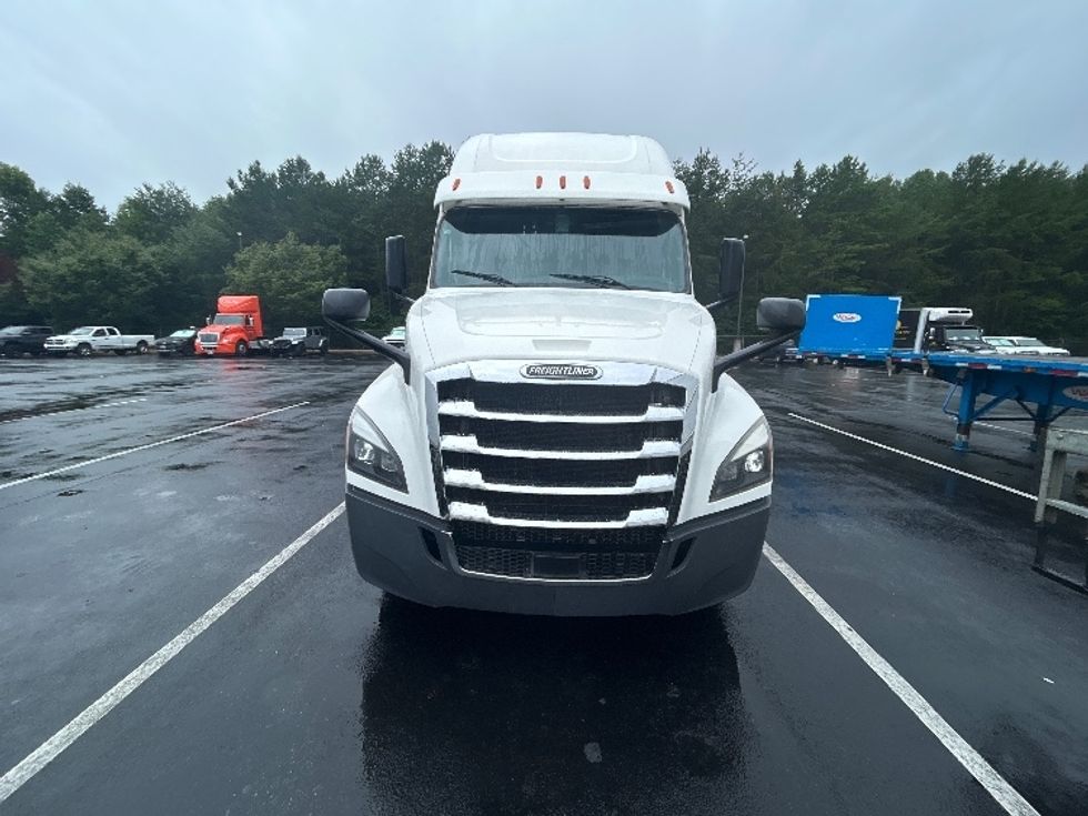 Sleeper Tractor-Heavy Duty Tractors-Freightliner-2020-T12664ST-Greensboro-NC-524,426\n\t\tmiles-$ 60,750 - Image 2