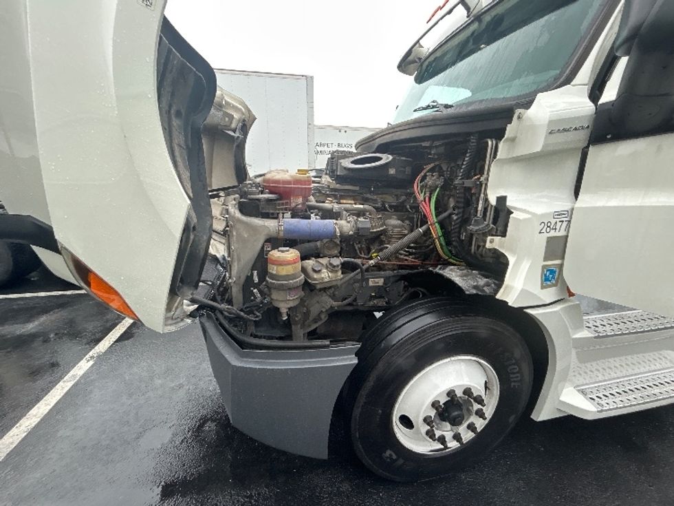 Sleeper Tractor-Heavy Duty Tractors-Freightliner-2020-T12664ST-Greensboro-NC-524,426\n\t\tmiles-$ 60,750 - Image 21