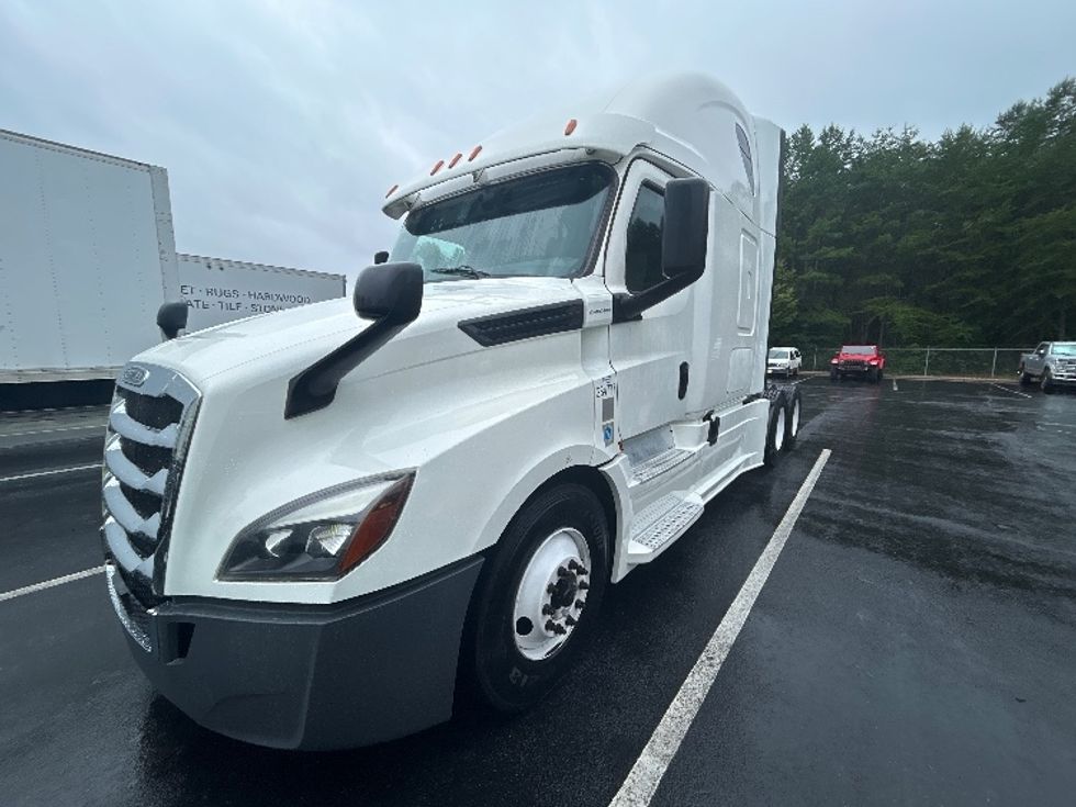 Sleeper Tractor-Heavy Duty Tractors-Freightliner-2020-T12664ST-Greensboro-NC-524,426\n\t\tmiles-$ 60,750 - Image 3