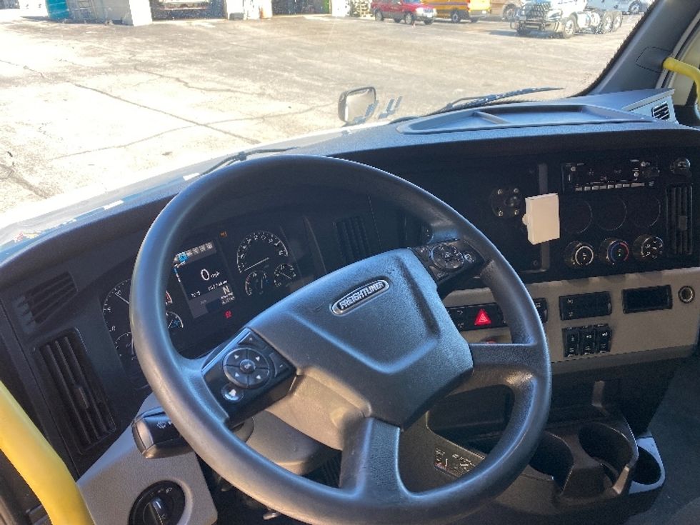 Sleeper Tractor-Heavy Duty Tractors-Freightliner-2020-T12664ST-Greensboro-NC-532,765\n\t\tmiles-$ 71,000 - Image 10