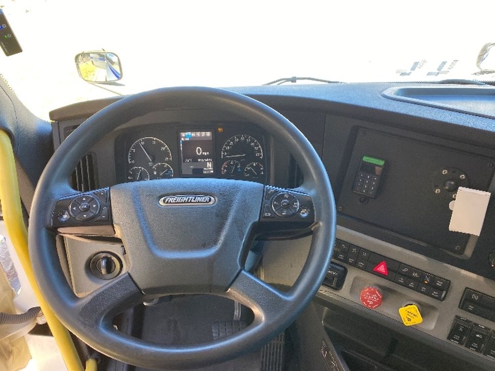 Sleeper Tractor-Heavy Duty Tractors-Freightliner-2020-T12664ST-Greensboro-NC-532,765\n\t\tmiles-$ 71,000 - Image 11