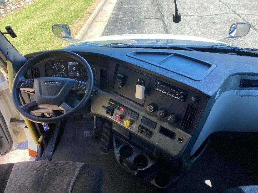 Sleeper Tractor-Heavy Duty Tractors-Freightliner-2020-T12664ST-Greensboro-NC-532,765\n\t\tmiles-$ 71,000 - Image 12