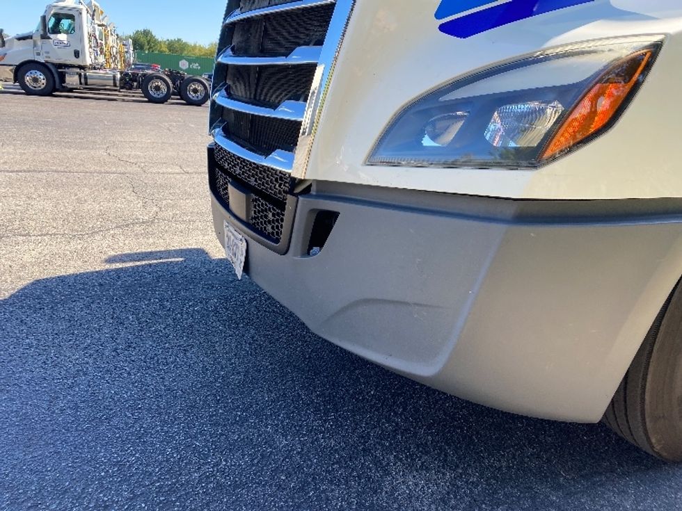 Sleeper Tractor-Heavy Duty Tractors-Freightliner-2020-T12664ST-Greensboro-NC-532,765\n\t\tmiles-$ 71,000 - Image 25