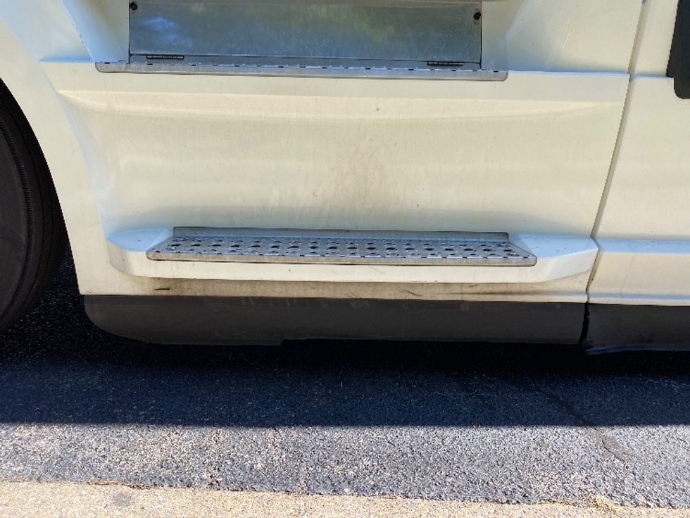 Sleeper Tractor-Heavy Duty Tractors-Freightliner-2020-T12664ST-Greensboro-NC-532,765\n\t\tmiles-$ 71,000 - Image 26