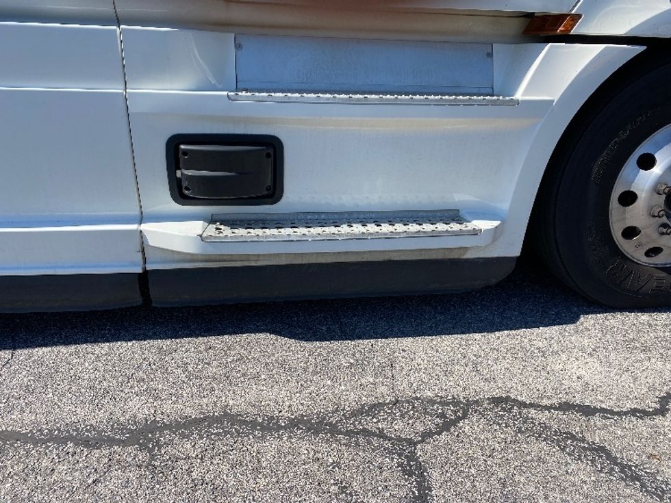 Sleeper Tractor-Heavy Duty Tractors-Freightliner-2020-T12664ST-Greensboro-NC-532,765\n\t\tmiles-$ 71,000 - Image 27