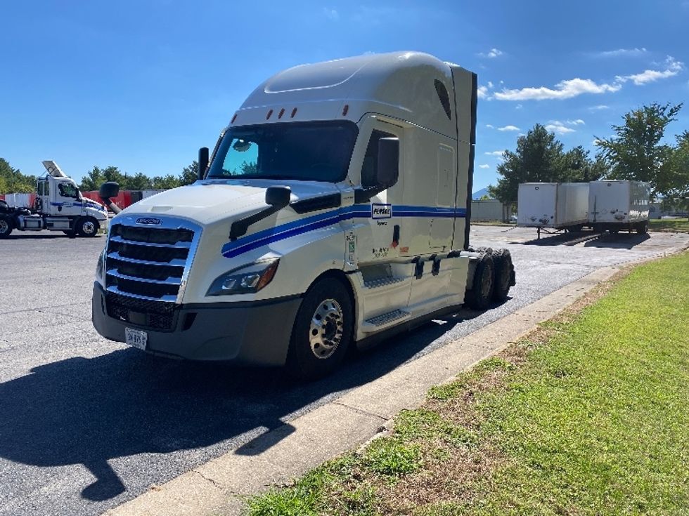 Sleeper Tractor-Heavy Duty Tractors-Freightliner-2020-T12664ST-Greensboro-NC-532,765\n\t\tmiles-$ 71,000 - Image 3