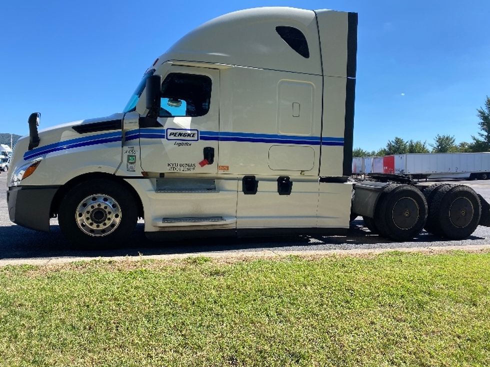 Sleeper Tractor-Heavy Duty Tractors-Freightliner-2020-T12664ST-Greensboro-NC-532,765\n\t\tmiles-$ 71,000 - Image 4
