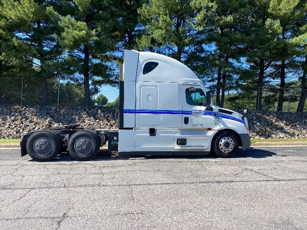 Sleeper Tractor-Heavy Duty Tractors-Freightliner-2020-T12664ST-Greensboro-NC-532,765\n\t\tmiles-$ 71,000 - Image 8