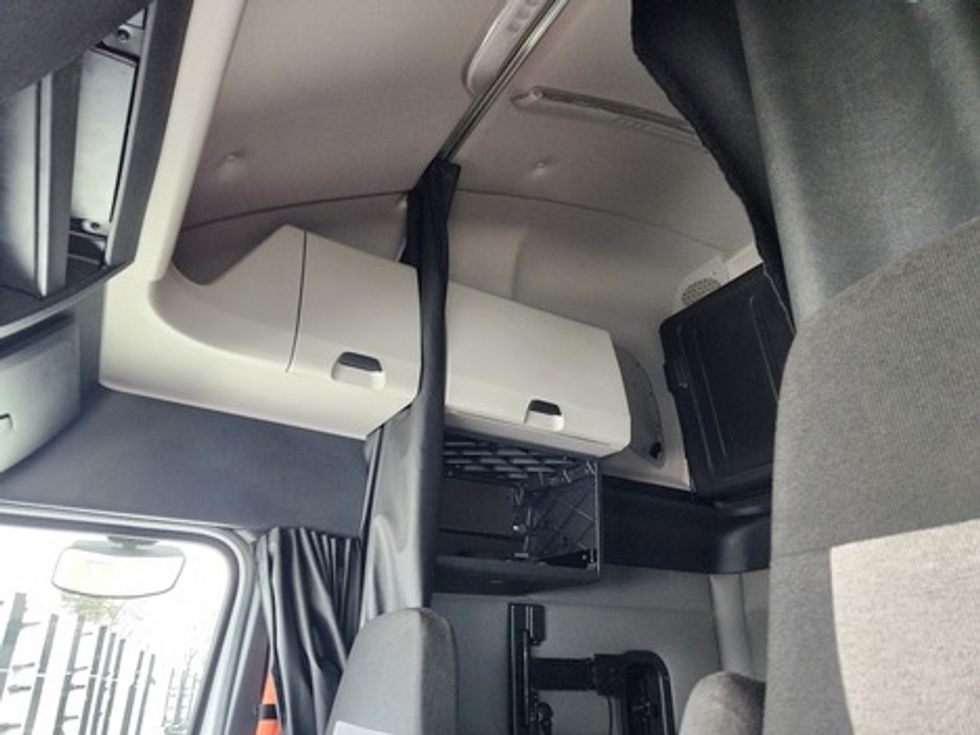 Sleeper Tractor-Heavy Duty Tractors-Freightliner-2020-T12664ST-Greensboro-NC-560,864\n\t\tmiles-$ 55,500 - Image 10