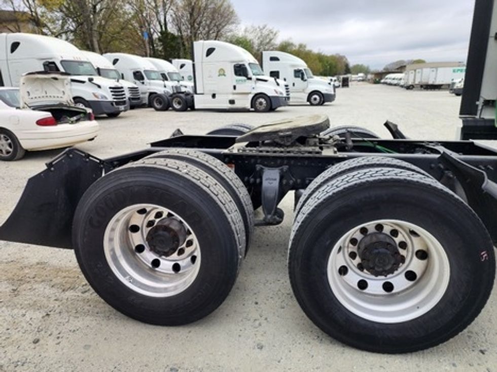Sleeper Tractor-Heavy Duty Tractors-Freightliner-2020-T12664ST-Greensboro-NC-560,864\n\t\tmiles-$ 55,500 - Image 19