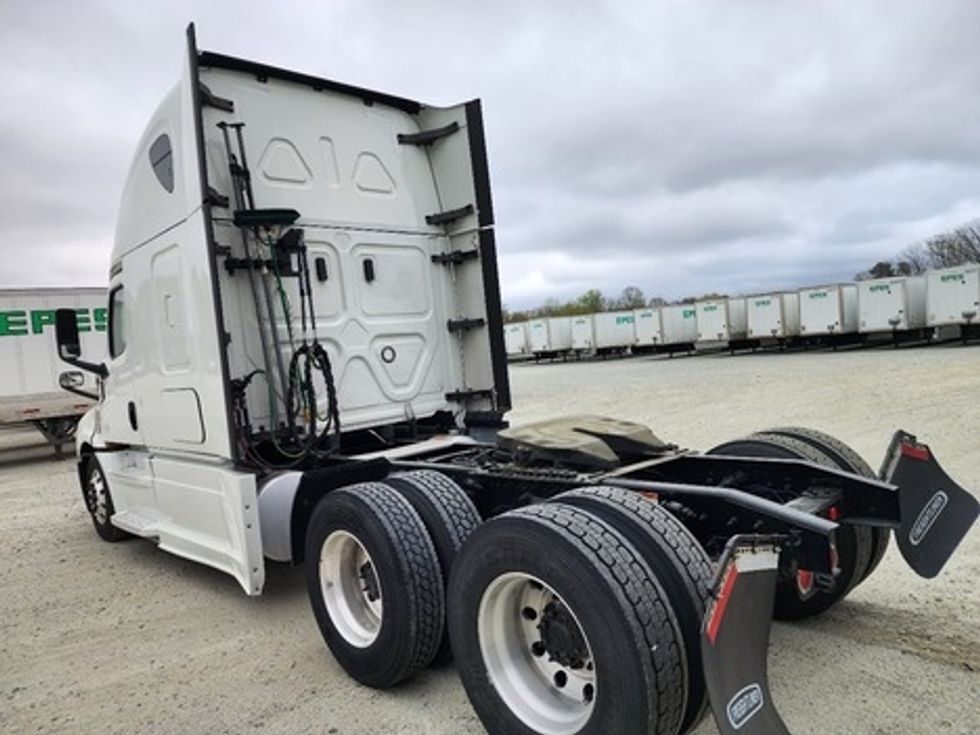 Sleeper Tractor-Heavy Duty Tractors-Freightliner-2020-T12664ST-Greensboro-NC-560,864\n\t\tmiles-$ 55,500 - Image 5
