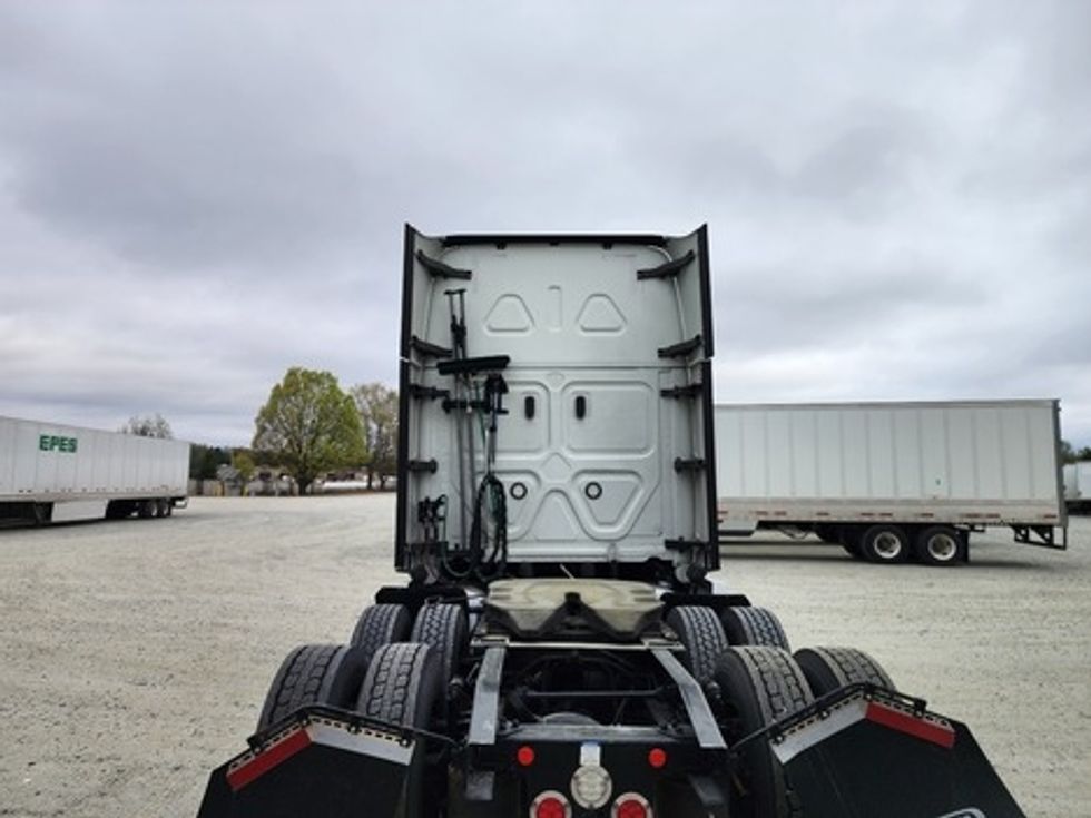 Sleeper Tractor-Heavy Duty Tractors-Freightliner-2020-T12664ST-Greensboro-NC-560,864\n\t\tmiles-$ 55,500 - Image 6