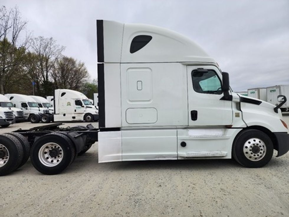 Sleeper Tractor-Heavy Duty Tractors-Freightliner-2020-T12664ST-Greensboro-NC-560,864\n\t\tmiles-$ 55,500 - Image 8