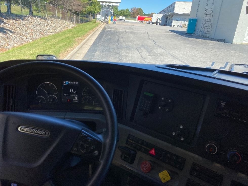 Sleeper Tractor-Heavy Duty Tractors-Freightliner-2020-T12664ST-Greensboro-NC-599,992\n\t\tmiles-$ 66,750 - Image 10