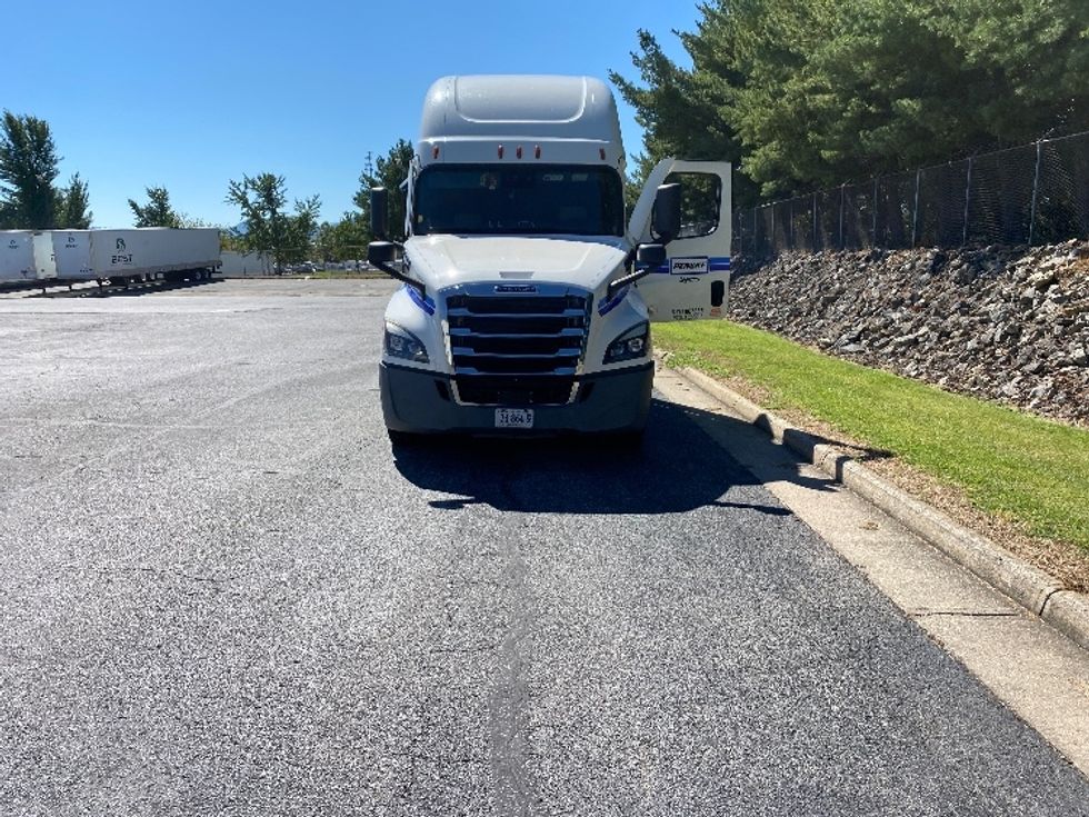 Sleeper Tractor-Heavy Duty Tractors-Freightliner-2020-T12664ST-Greensboro-NC-599,992\n\t\tmiles-$ 66,750 - Image 2