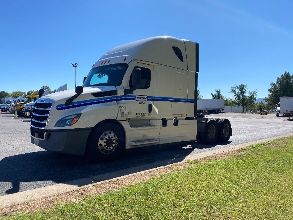 Sleeper Tractor-Heavy Duty Tractors-Freightliner-2020-T12664ST-Greensboro-NC-599,992\n\t\tmiles-$ 66,750 - Image 3