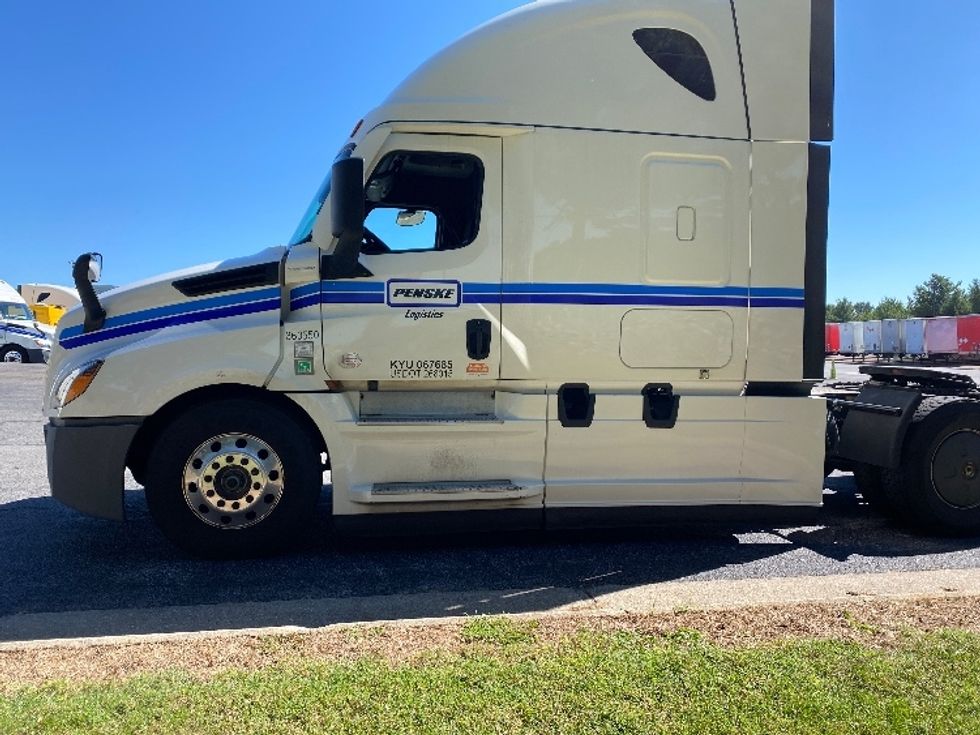 Sleeper Tractor-Heavy Duty Tractors-Freightliner-2020-T12664ST-Greensboro-NC-599,992\n\t\tmiles-$ 66,750 - Image 4