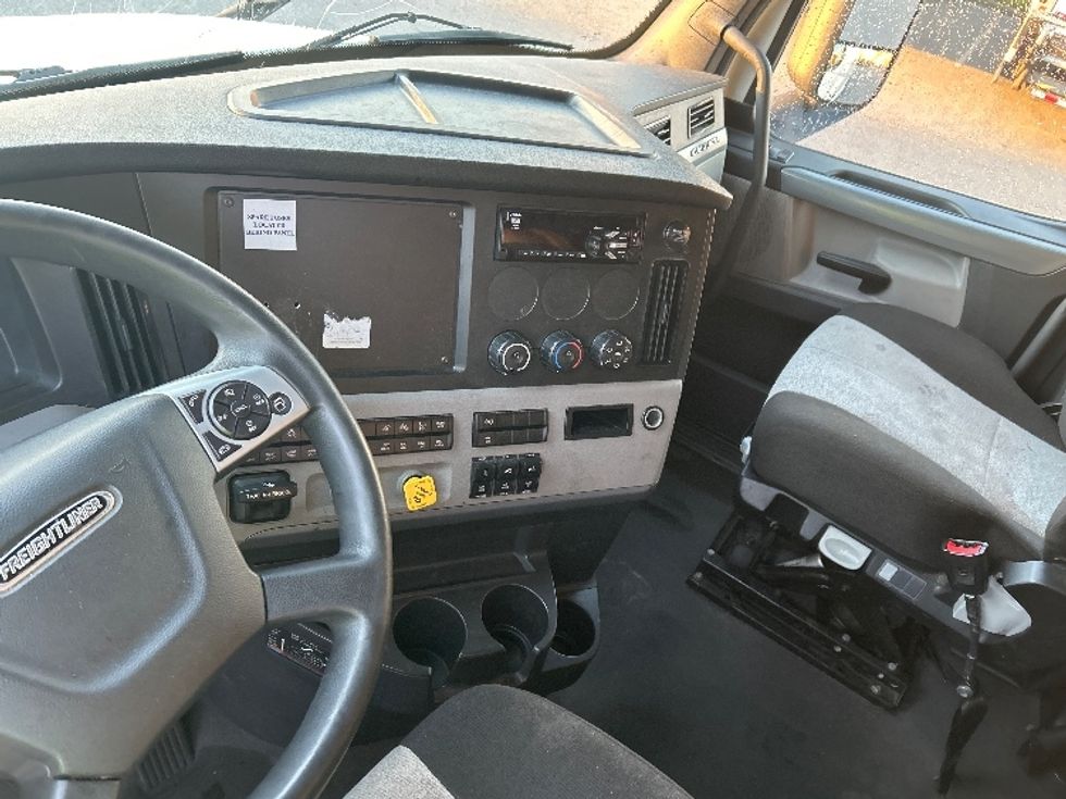 Sleeper Tractor-Heavy Duty Tractors-Freightliner-2020-T12664ST-Greensboro-NC-623,503\n\t\tmiles-$ 51,750 - Image 10