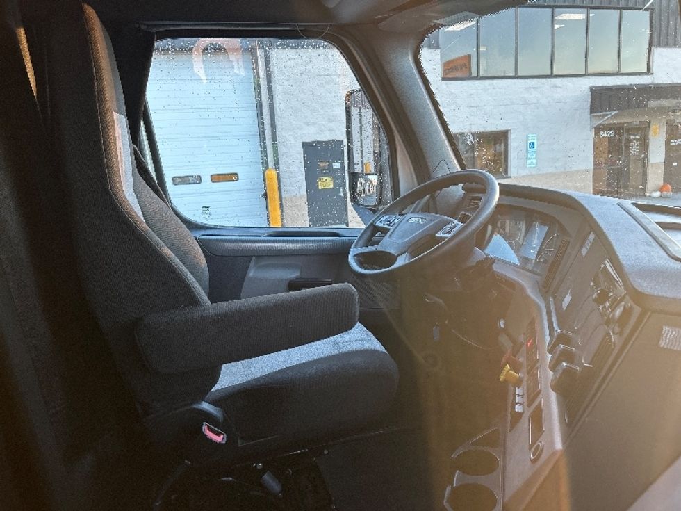 Sleeper Tractor-Heavy Duty Tractors-Freightliner-2020-T12664ST-Greensboro-NC-623,503\n\t\tmiles-$ 51,750 - Image 15