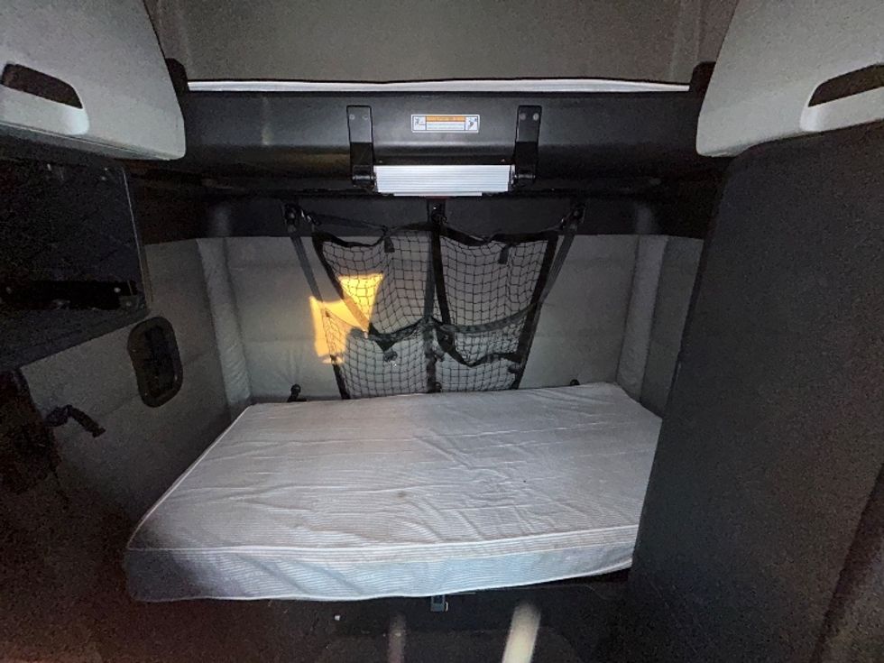 Sleeper Tractor-Heavy Duty Tractors-Freightliner-2020-T12664ST-Greensboro-NC-623,503\n\t\tmiles-$ 51,750 - Image 16