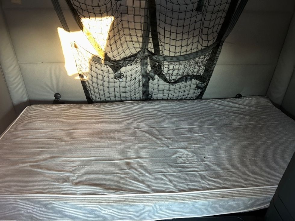 Sleeper Tractor-Heavy Duty Tractors-Freightliner-2020-T12664ST-Greensboro-NC-623,503\n\t\tmiles-$ 51,750 - Image 17