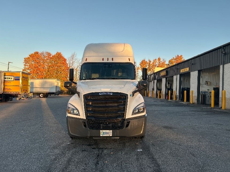 Sleeper Tractor-Heavy Duty Tractors-Freightliner-2020-T12664ST-Greensboro-NC-623,503\n\t\tmiles-$ 51,750 - Image 2