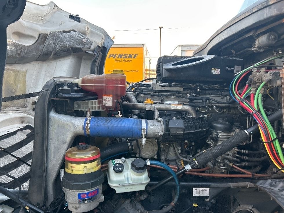 Sleeper Tractor-Heavy Duty Tractors-Freightliner-2020-T12664ST-Greensboro-NC-623,503\n\t\tmiles-$ 51,750 - Image 21