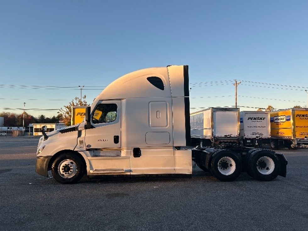 Sleeper Tractor-Heavy Duty Tractors-Freightliner-2020-T12664ST-Greensboro-NC-623,503\n\t\tmiles-$ 51,750 - Image 4