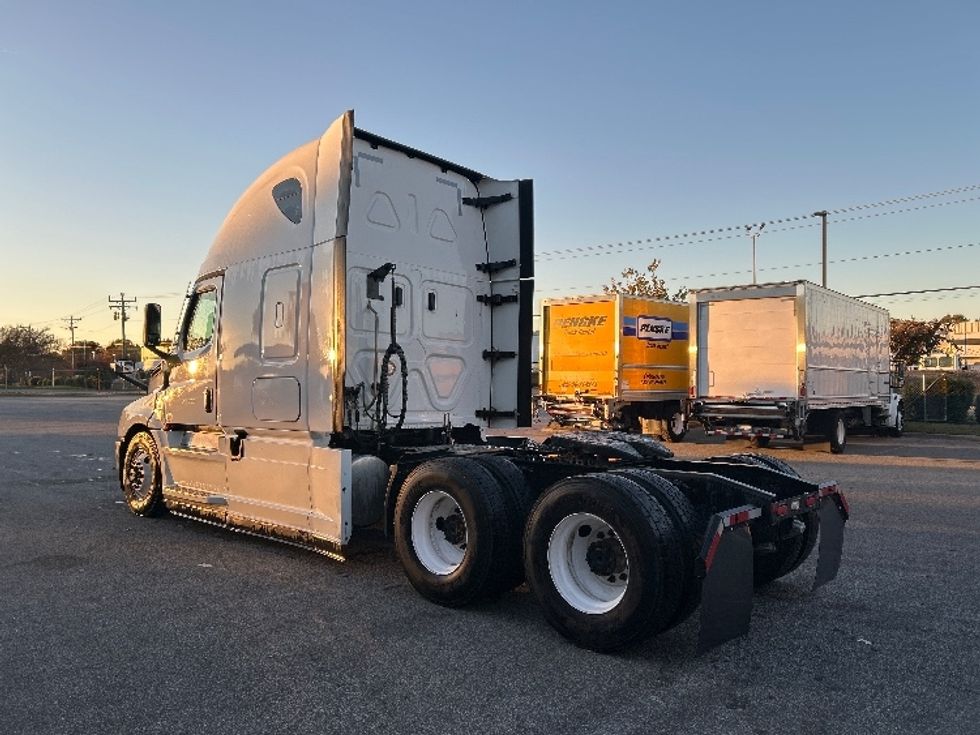 Sleeper Tractor-Heavy Duty Tractors-Freightliner-2020-T12664ST-Greensboro-NC-623,503\n\t\tmiles-$ 51,750 - Image 5