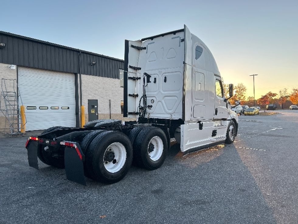 Sleeper Tractor-Heavy Duty Tractors-Freightliner-2020-T12664ST-Greensboro-NC-623,503\n\t\tmiles-$ 51,750 - Image 7