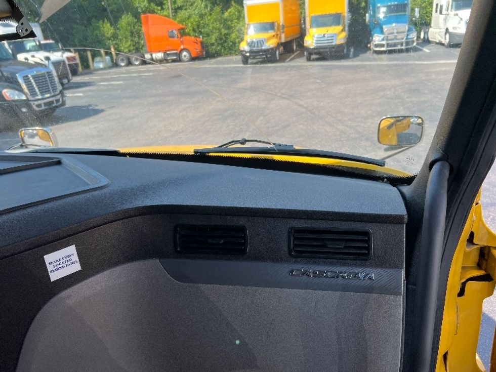 Sleeper Tractor-Heavy Duty Tractors-Freightliner-2020-T12664ST-Greensboro-NC-785,761\n\t\tmiles-$ 42,250 - Image 14