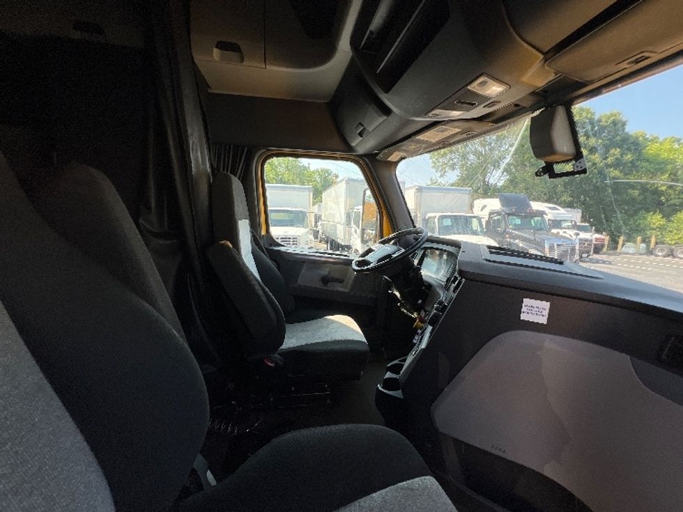 Sleeper Tractor-Heavy Duty Tractors-Freightliner-2020-T12664ST-Greensboro-NC-785,761\n\t\tmiles-$ 42,250 - Image 15