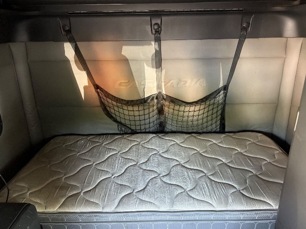 Sleeper Tractor-Heavy Duty Tractors-Freightliner-2020-T12664ST-Greensboro-NC-785,761\n\t\tmiles-$ 42,250 - Image 16