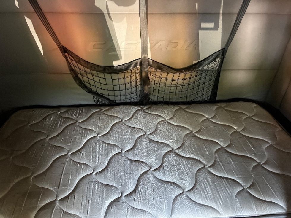 Sleeper Tractor-Heavy Duty Tractors-Freightliner-2020-T12664ST-Greensboro-NC-785,761\n\t\tmiles-$ 42,250 - Image 17