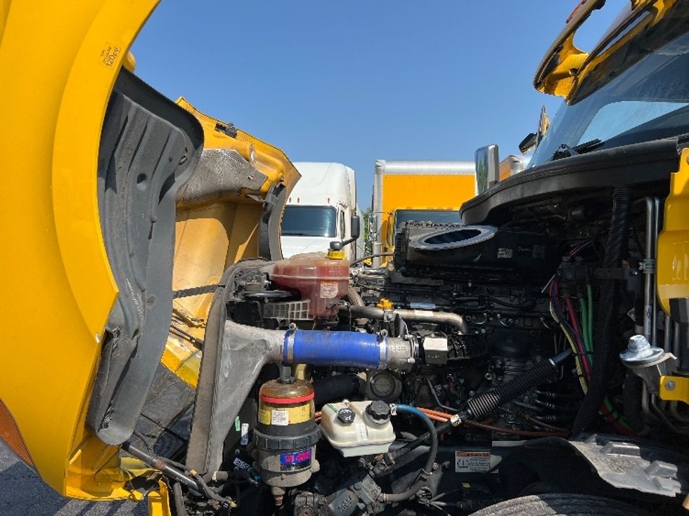 Sleeper Tractor-Heavy Duty Tractors-Freightliner-2020-T12664ST-Greensboro-NC-785,761\n\t\tmiles-$ 42,250 - Image 21