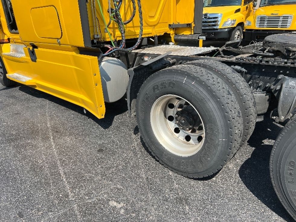 Sleeper Tractor-Heavy Duty Tractors-Freightliner-2020-T12664ST-Greensboro-NC-785,761\n\t\tmiles-$ 42,250 - Image 22