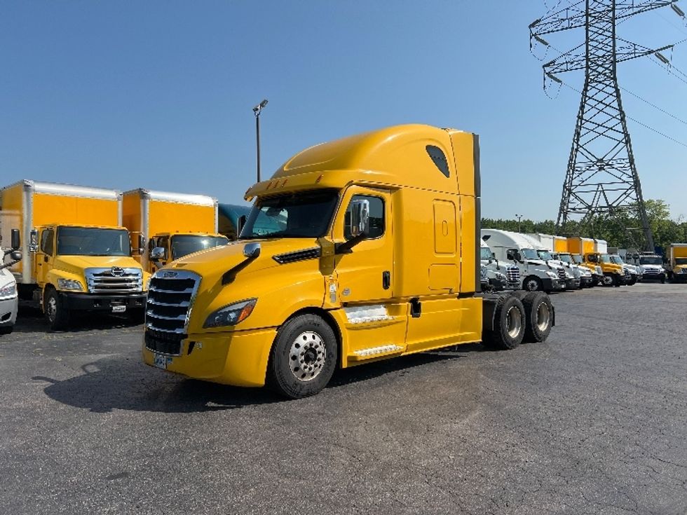 Sleeper Tractor-Heavy Duty Tractors-Freightliner-2020-T12664ST-Greensboro-NC-785,761\n\t\tmiles-$ 42,250 - Image 3