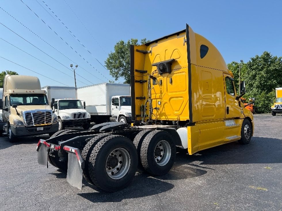 Sleeper Tractor-Heavy Duty Tractors-Freightliner-2020-T12664ST-Greensboro-NC-785,761\n\t\tmiles-$ 42,250 - Image 7