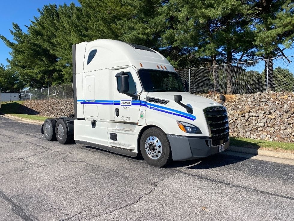 Sleeper Tractor-Heavy Duty Tractors-Freightliner-2020-T12664ST-Greensboro-NC-866,498\n\t\tmiles-$ 45,250 - Image 1
