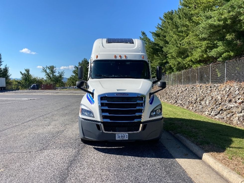 Sleeper Tractor-Heavy Duty Tractors-Freightliner-2020-T12664ST-Greensboro-NC-866,498\n\t\tmiles-$ 45,250 - Image 2