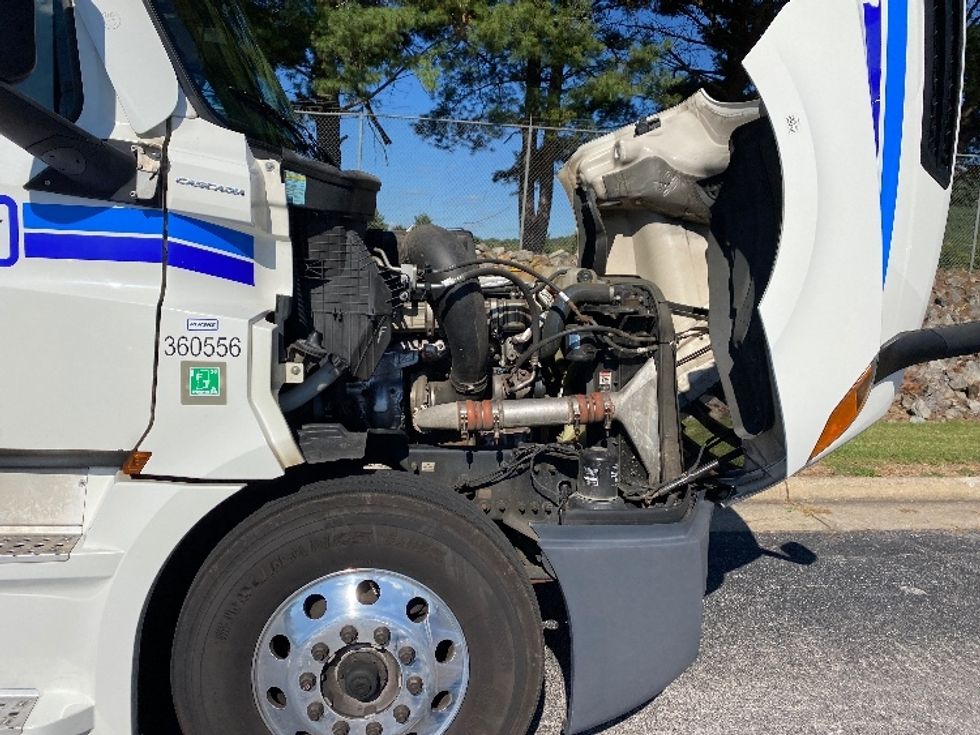 Sleeper Tractor-Heavy Duty Tractors-Freightliner-2020-T12664ST-Greensboro-NC-866,498\n\t\tmiles-$ 45,250 - Image 20