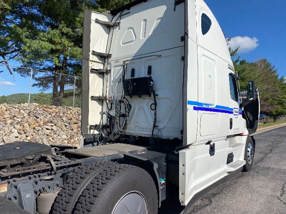 Sleeper Tractor-Heavy Duty Tractors-Freightliner-2020-T12664ST-Greensboro-NC-866,498\n\t\tmiles-$ 45,250 - Image 22