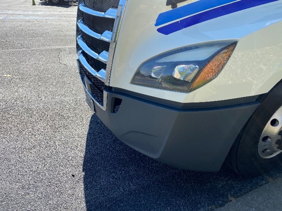 Sleeper Tractor-Heavy Duty Tractors-Freightliner-2020-T12664ST-Greensboro-NC-866,498\n\t\tmiles-$ 45,250 - Image 24